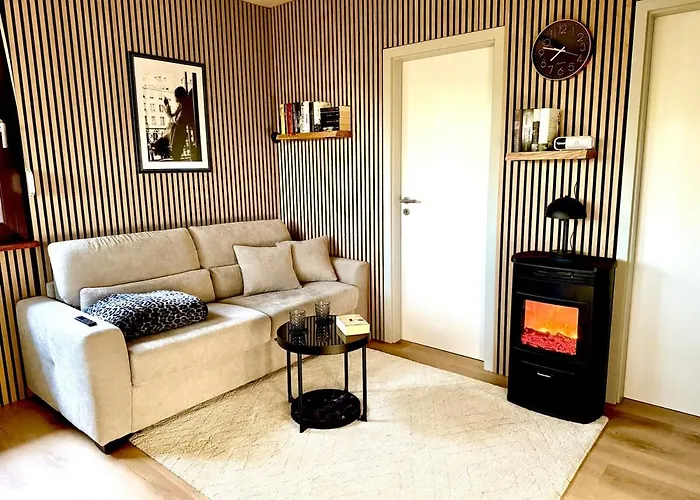 Blockhuette Im Wald In Der Eifel